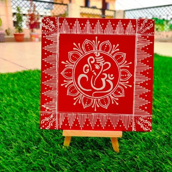 Welcome prosperity and good luck to your home with this Aipan Art Lord Ganesha Painting. This small Ganesha table decor shows artistic brilliance and adds elegance to your home decor.